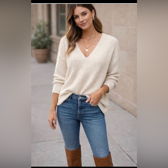 CAbi Sweaters - NWOT CAbi Croquet Cozy V-Neck Cream Knit Sweater Pullover Cotton Size Large